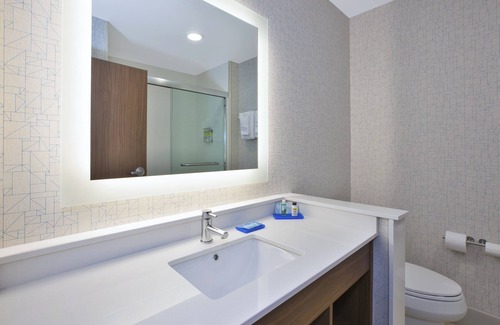 Forest Hills Hotel | Holiday Inn Express Grand Rapids Airport North by IHG