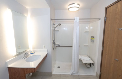 Iron Mountain Hotel | Holiday Inn Express Hotel & Suites Iron Mountain by IHG