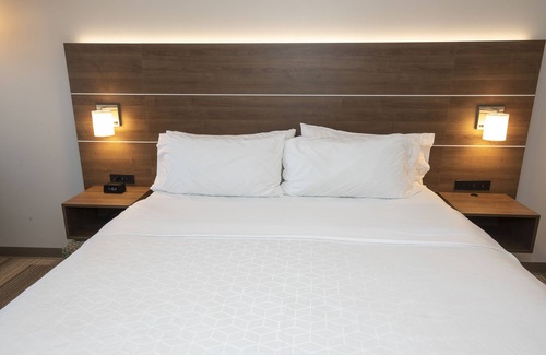 Iron Mountain Hotel | Holiday Inn Express Hotel & Suites Iron Mountain by IHG