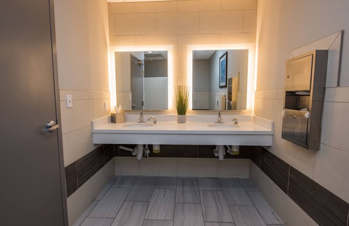 Lake Charles Hotel | Holiday Inn Express & Suites Lake Charles South Casino Area by IHG