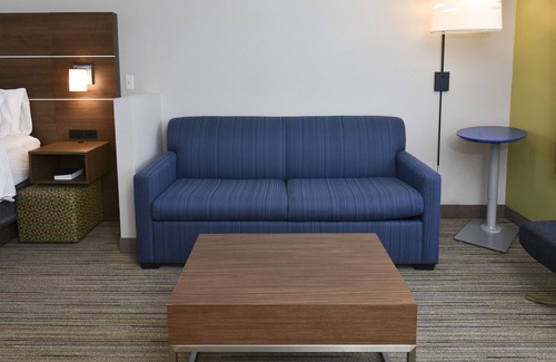 Madisonville Hotel | Holiday Inn Express & Suites Madisonville by IHG
