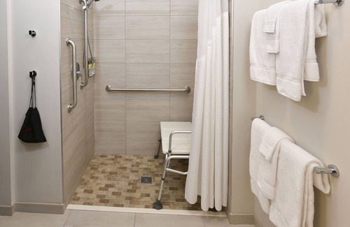 Madisonville Hotel | Holiday Inn Express & Suites Madisonville by IHG
