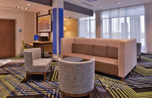 Marshalltown Hotel | Holiday Inn Express & Suites Marshalltown by IHG