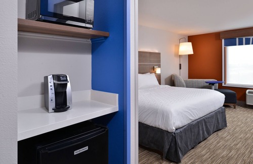 Marshalltown Hotel | Holiday Inn Express & Suites Marshalltown by IHG