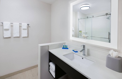 Missouri City Hotel | Holiday Inn Express & Suites Sugar Land SE - Missouri City by IHG