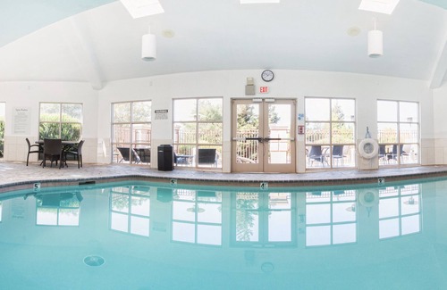 Morgan Hill Hotel | Holiday Inn Express Hotel & Suites San Jose-Morgan Hill, an IHG Hotel