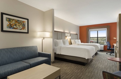Charleston Hotel | Holiday Inn Express & Suites Mt. Pleasant by IHG