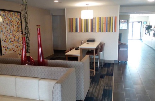 Muncie Hotel | Holiday Inn Express & Suites - Muncie, an IHG Hotel