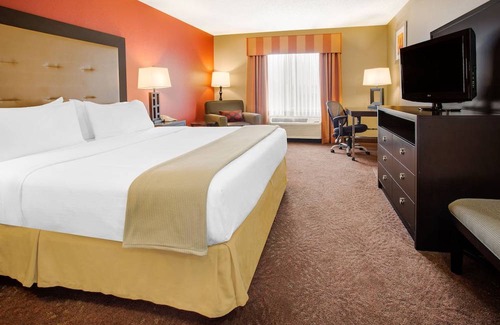 Muncie Hotel | Holiday Inn Express & Suites - Muncie, an IHG Hotel