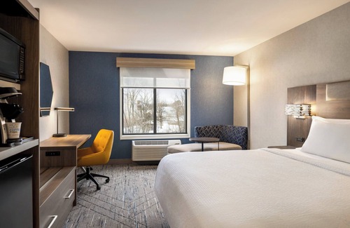 North Syracuse Hotel | Holiday Inn Express Syracuse Airport by IHG