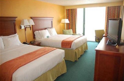 Northeast Virginia Beach Resort | Holiday Inn Express & Suites VA Beach Oceanfront by IHG