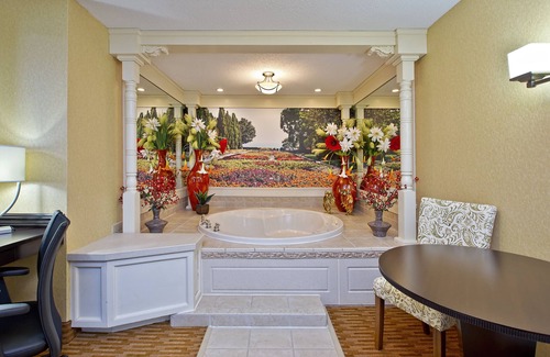 West Middlesex Hotel | Holiday Inn Express & Suites Sharon-Hermitage by IHG