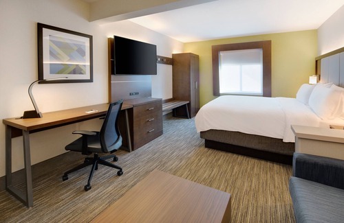 Windsor Locks Hotel | Holiday Inn Express & Suites Bradley Airport by IHG