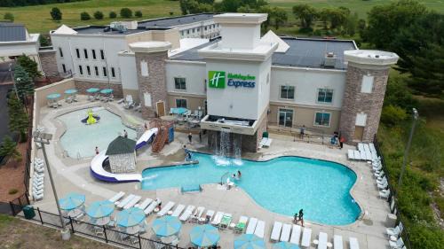 Lake Delton Hotel | Holiday Inn Express Wisconsin Dells by IHG
