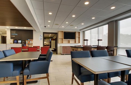 Echelon Hotel | Holiday Inn Express Voorhees Mt Laurel