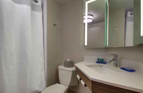 Echelon Hotel | Holiday Inn Express Voorhees - Mt. Laurel by IHG