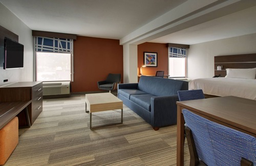 Echelon Hotel | Holiday Inn Express Voorhees - Mt. Laurel by IHG
