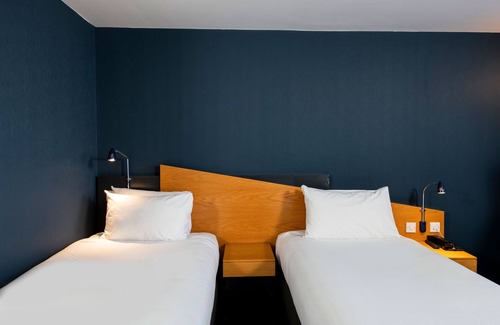 Longbridge Hotel | Holiday Inn Express Warwick - Stratford-upon-Avon by IHG