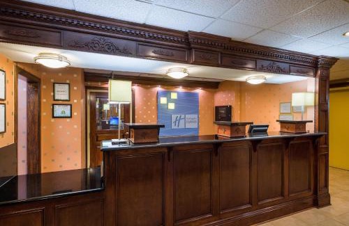 Camp Springs Hotel | Holiday Inn Express Washington DC East- Andrews AFB by IHG