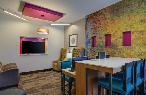 Camp Springs Hotel | Holiday Inn Express Washington DC East- Andrews AFB by IHG