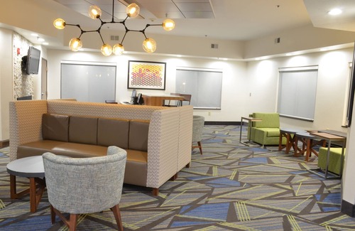Waterloo Hotel | Holiday Inn Express Waterloo Cedar Falls by IHG