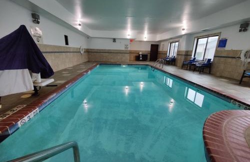 Waterloo Hotel | Holiday Inn Express- Waterloo/Cedar Falls by IHG