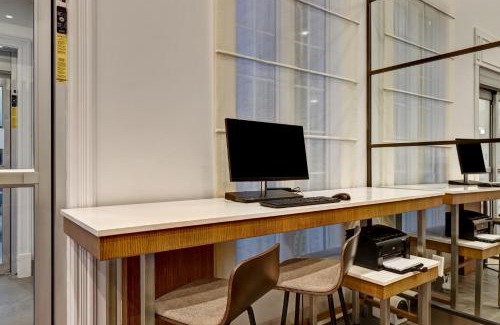Whitby Hotel | Holiday Inn Express Whitby Oshawa by IHG