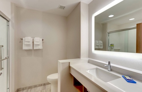 Kirkland Hotel | Holiday Inn Express Wilmington Porters Neck by IHG
