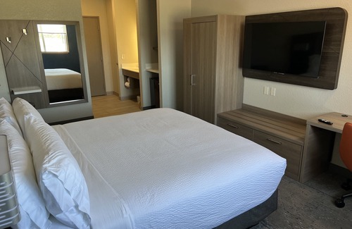 Park City Hotel | Holiday Inn Express Wichita North - Park City by IHG