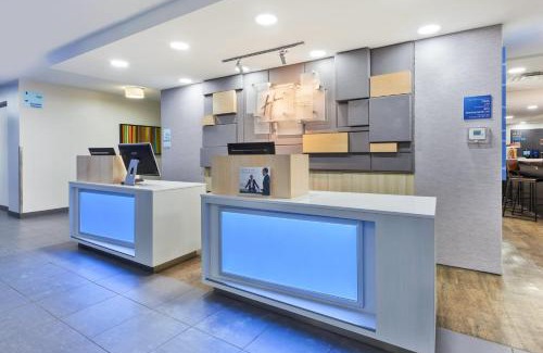 Winnipeg Hotel | Holiday Inn Express Winnipeg Airport - Polo Park by IHG