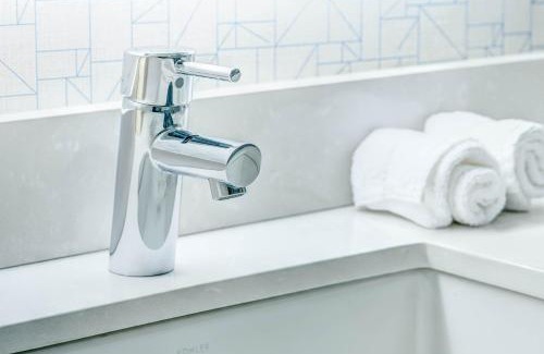 Avenel Hotel | Holiday Inn Express Woodbridge by IHG