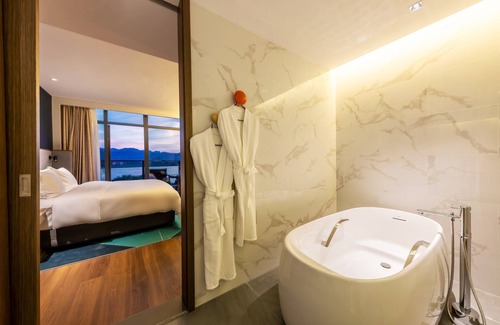 Wujiagang Hotel | Holiday Inn Express Yichang Riverside by IHG