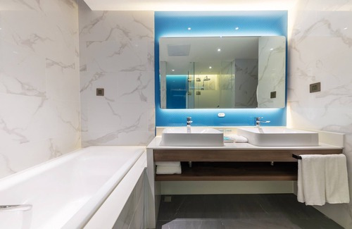 Wujiagang Hotel | Holiday Inn Express Yichang Riverside by IHG