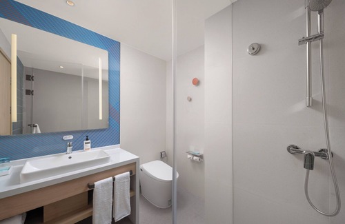 Jinshui District Hotel | Holiday Inn Express Zhengzhou Nongye Road by IHG