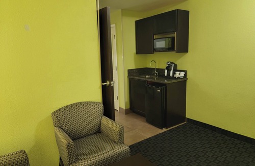 Garland Hotel | Holiday Inn Garland by IHG