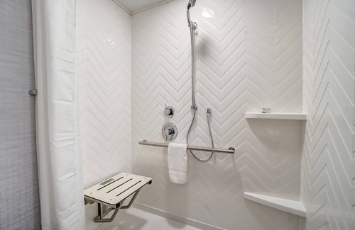 District Saint - Raymond - Vanier Hotel | Holiday Inn Gatineau - Ottawa by IHG