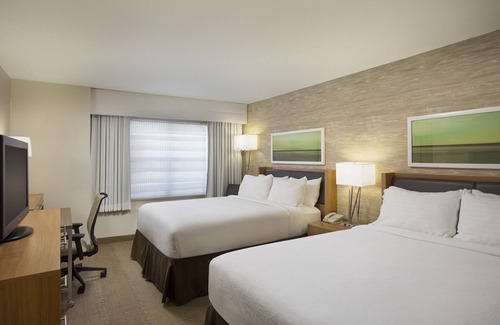 East Paris Hotel | Holiday Inn Grand Rapids Airport by IHG