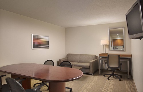 East Paris Hotel | Holiday Inn Grand Rapids Airport by IHG