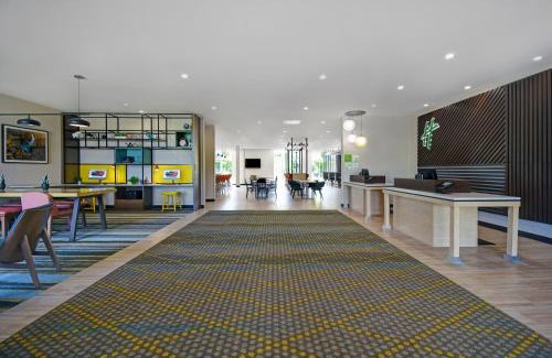 Walker Hotel | Holiday Inn Grand Rapids North - Walker by IHG