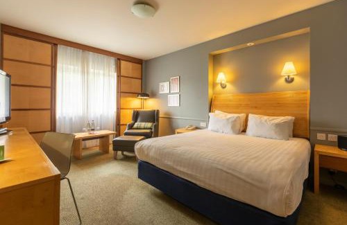 Guildford Hotel | Holiday Inn Guildford by IHG