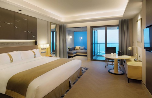 Donghu District Hotel | Holiday Inn Haikou West Coast by IHG