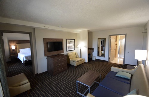 Hazlet Hotel | Holiday Inn Hazlet by IHG