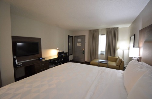 Hazlet Hotel | Holiday Inn Hazlet by IHG