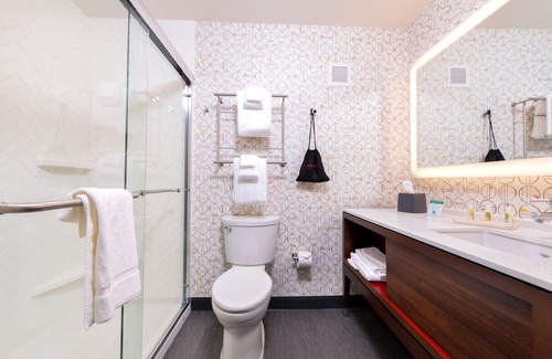 Farmington Hills Hotel | Holiday Inn Hotel & Suites Farmington Hills - Detroit NW by IHG