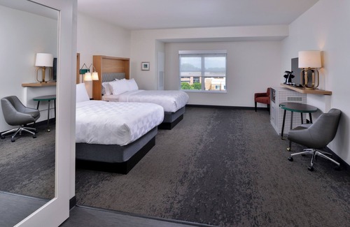 Farmington Hills Hotel | Holiday Inn Hotel & Suites Farmington Hills - Detroit NW by IHG