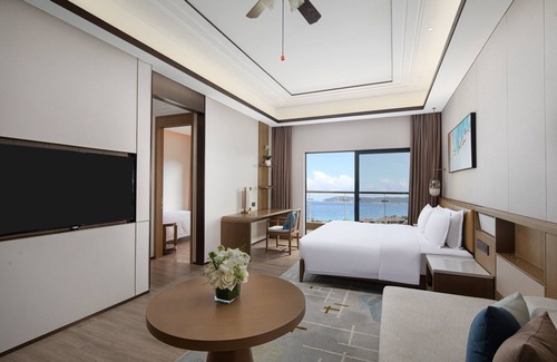 Tianya District Hotel | Holiday Inn Hotel and Suites Sanya Yalong Bay by IHG