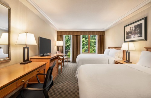 District of North Vancouver Hotel | Holiday Inn Hotel & Suites North Vancouver by IHG