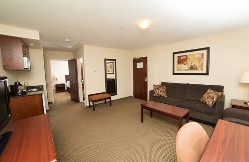 Lloydminster Hotel | Holiday Inn Hotel & Suites Lloydminster by IHG