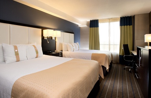 Mississauga Hotel | Holiday Inn Hotel & Suites Mississauga by IHG