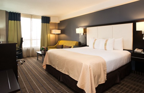 Mississauga Hotel | Holiday Inn Hotel & Suites Mississauga by IHG